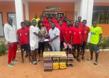 Wa Suntaa Sporting Club donates GHC1000 and groceries to Upper West Regional KGL U-17 team