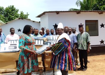 Chief of Kaleo Receives 100 Solar Lamps From VRA