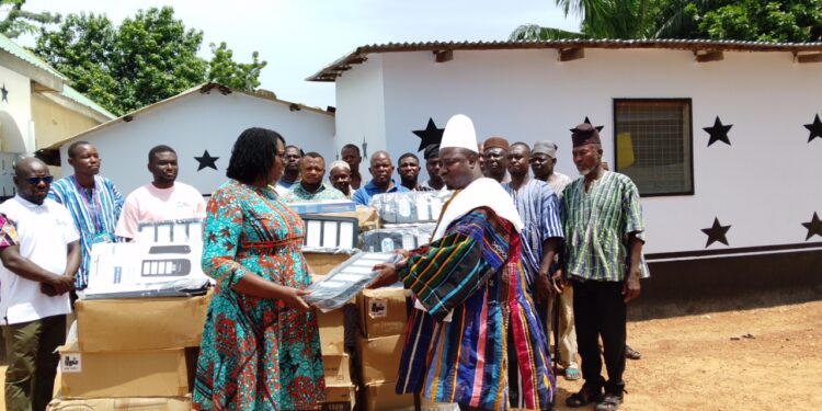 Chief of Kaleo Receives 100 Solar Lamps From VRA